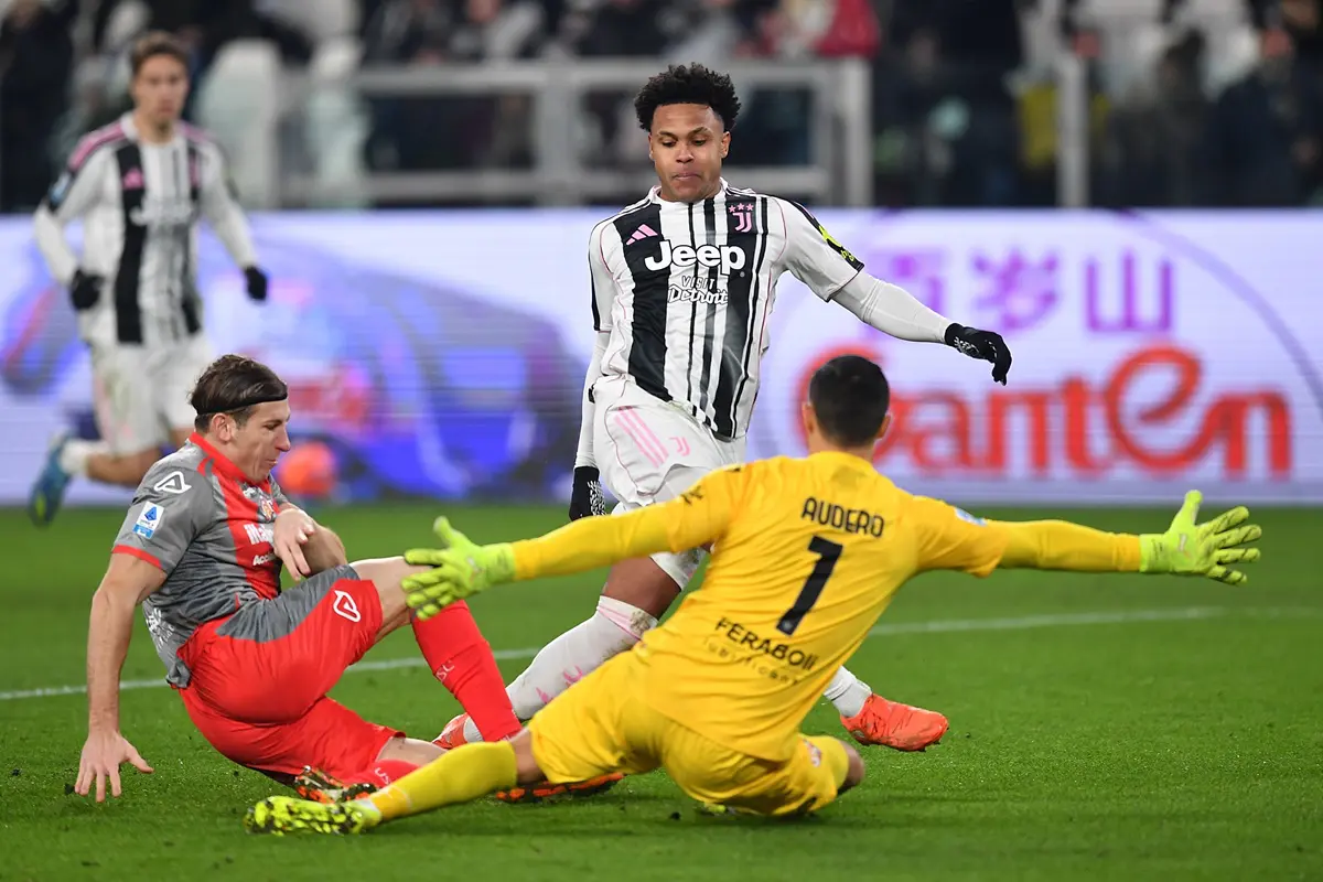 وستون مک‌کنی در بازی مقابل کریمونزه