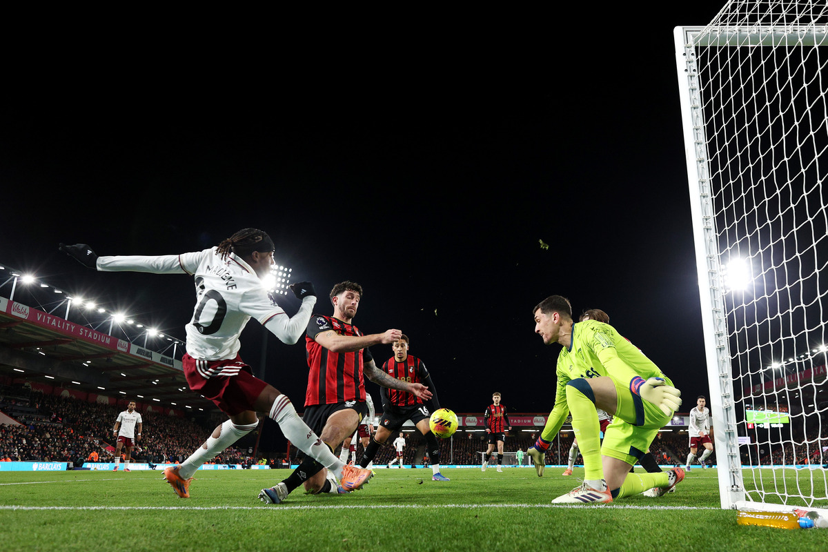 Juventus leading the race for departing Bournemouth defender