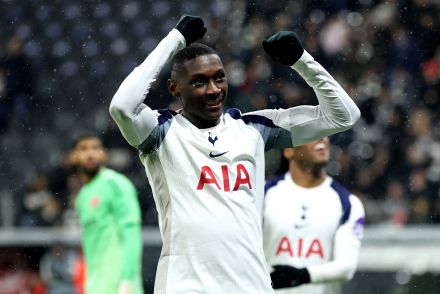 Randal Kolo Muani celebrates his winner