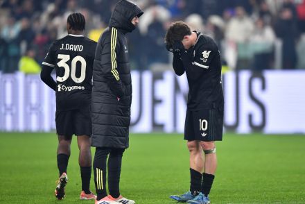 Juventus players looking dejected after Lecce draw
