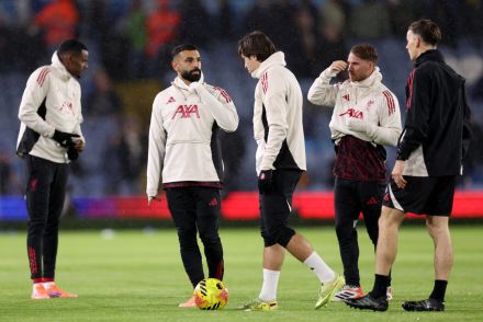 Federico Chiesa and Mo Salah during warmups