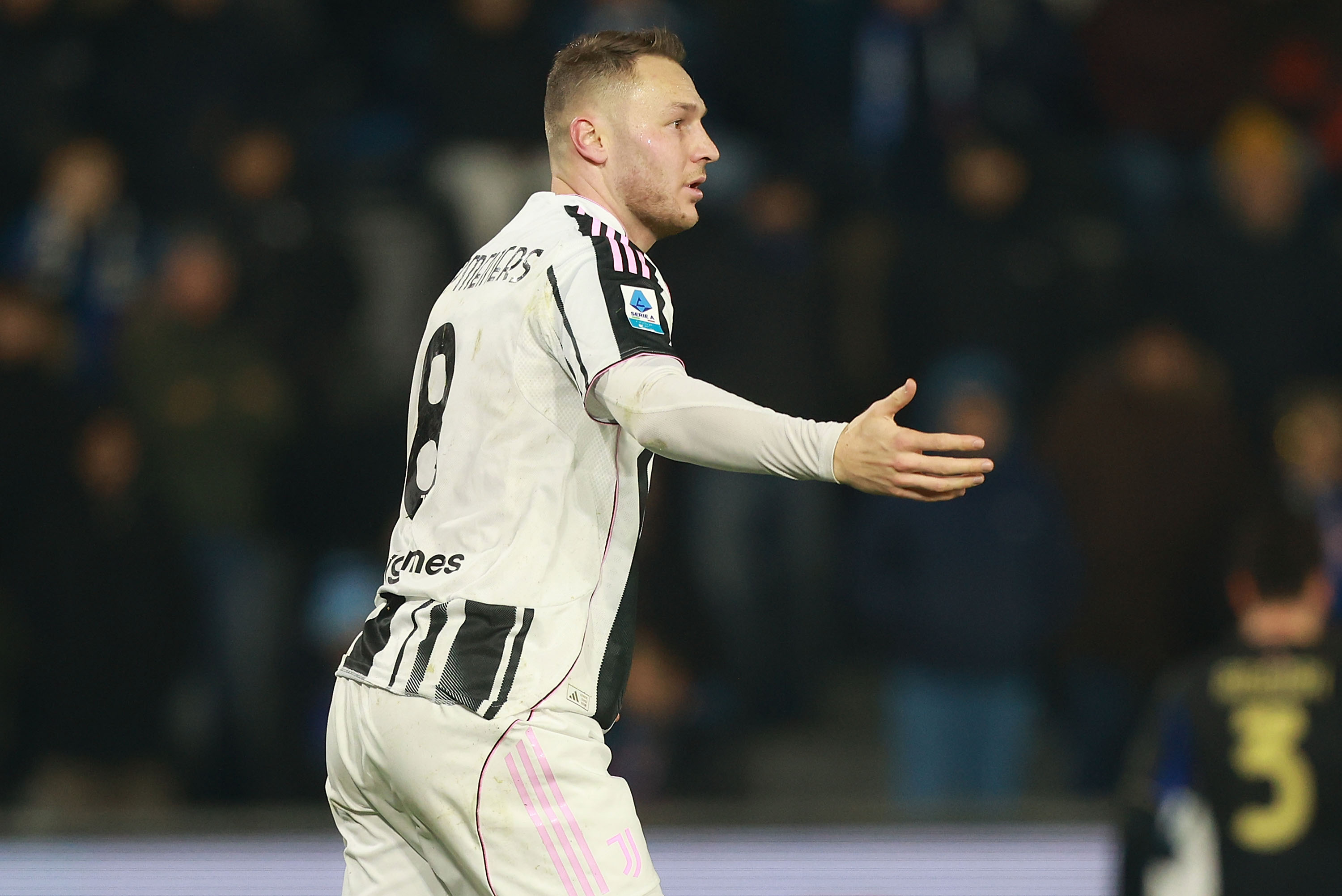 Report: Galatasaray launch offer for versatile Juventus man