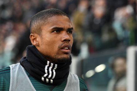Douglas Costa looking on
