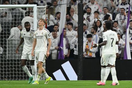 Antonio Rudiger with his Real Madrid teammates