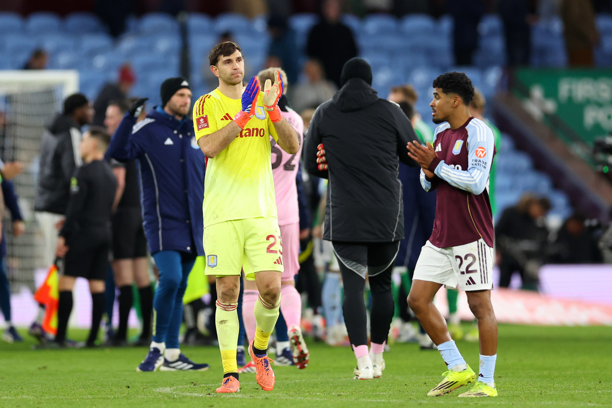 Emiliano Martinez applauding Aston Villa fans