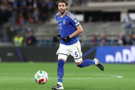 Manuel Locatelli in action for Italy