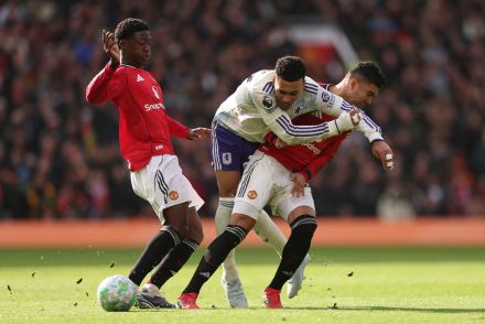 Casemiro and Kobbie Mainoo against Aston Villa