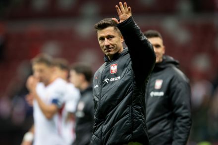 Robert Lewandowski saluting Poland fans
