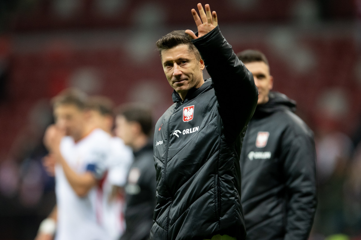 Robert Lewandowski saluting Poland fans