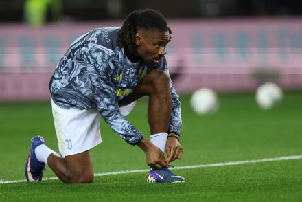 Khephren Thuram warming up