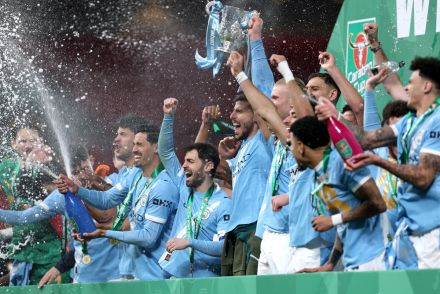 Bernardo Silva lifting the Carabao Cup