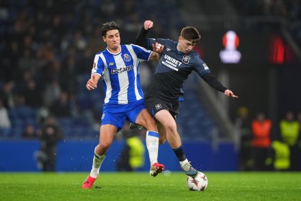 Jakub Kiwior in action for Porto