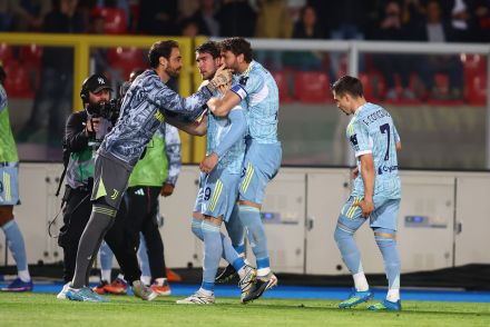 Dusan Vlahovic celebrates his goal against Lecce with his Juventus teammates